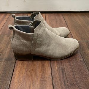 Toms suede booties 6.5